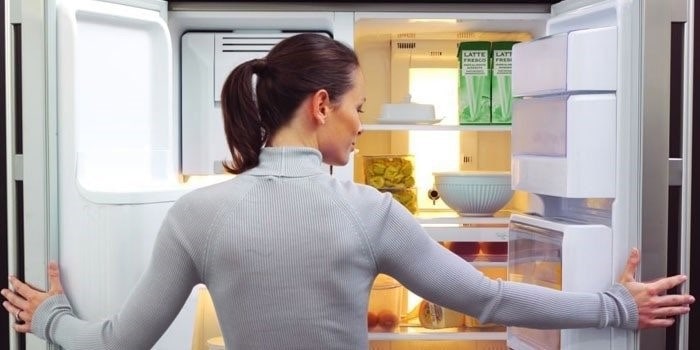чем можно помыть холодильник, чтобы не вонял