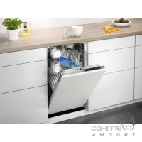 Встраиваемая посудомоечная машина на 9 комплектов посуды Electrolux ESL94585RO