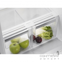 Встраиваемый двухкамерный холодильник с нижней морозильной камерой Electrolux ENN92841AW белый