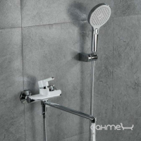 Смеситель для ванны с длинным изливом душевым гарнитуром Gappo G2203-8 белый/хром